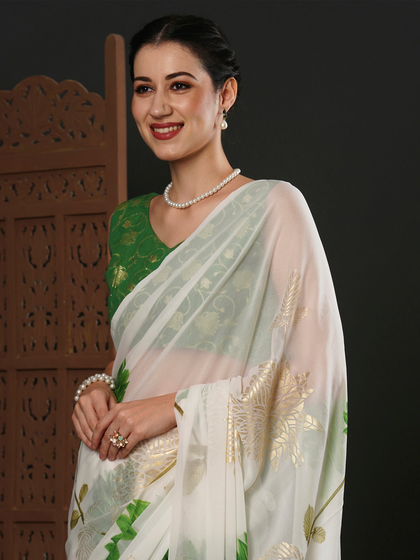 Women's Georgette White Printed Designer Saree With Blouse Piece