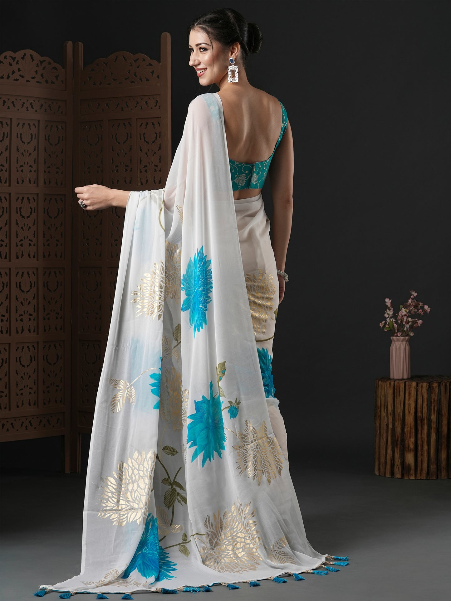 Women's Georgette White Printed Designer Saree With Blouse Piece