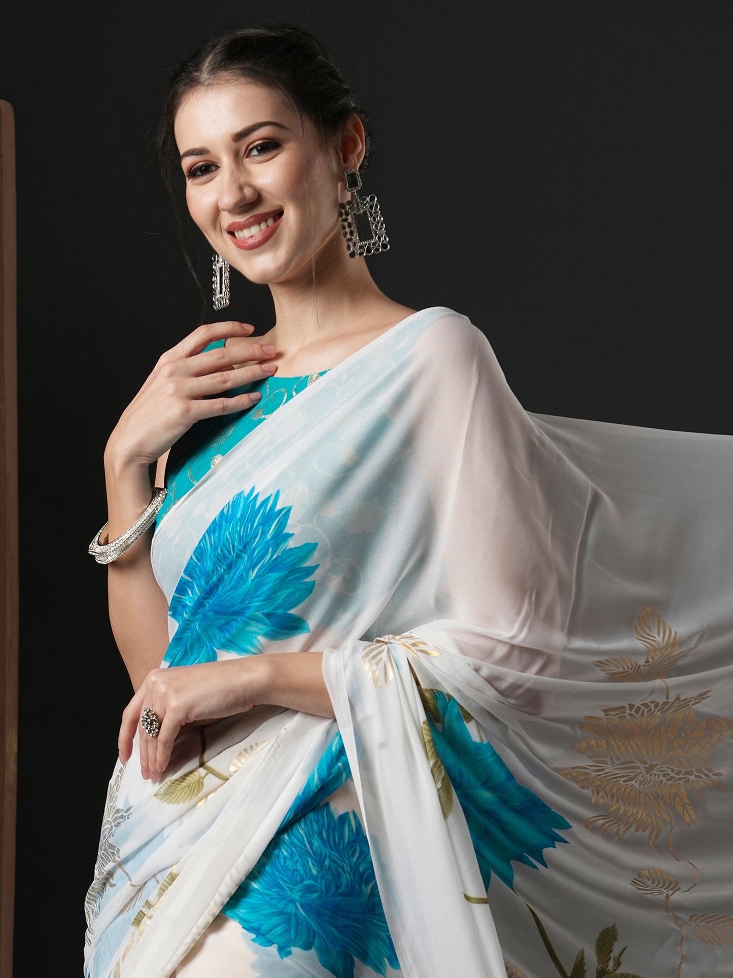 Women's Georgette White Printed Designer Saree With Blouse Piece