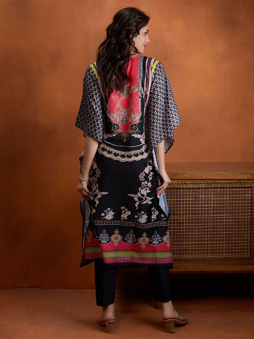 Dhiyona WP Ethnic Motifs Printed Notch Neck Beads and Stones Kaftan Kurta Wiith Trousers
