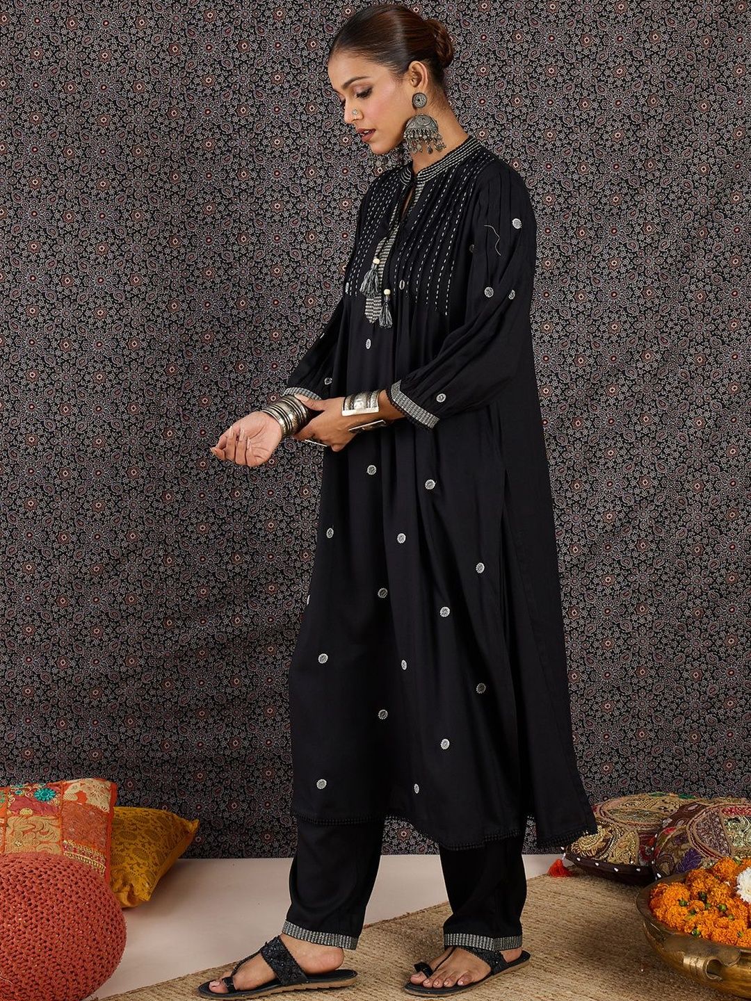 Women Ethnic Motifs Embroidered Panelled Thread Work Kurta with Trousers