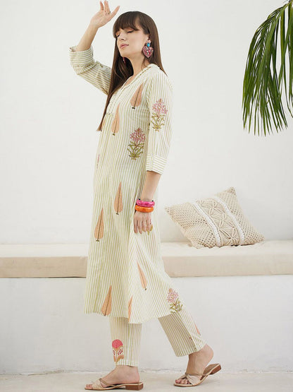 Dhiyona IE Floral Printed Pure Cotton V-Neck Tunic With Trousers