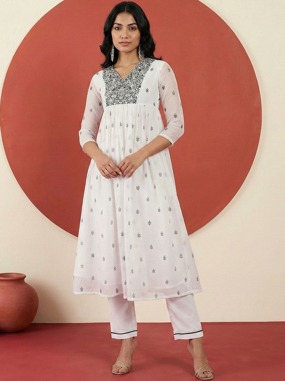 Dhiyona CH Women Ethnic Motifs Embroidered Empire Thread Work Kurta with Trousers