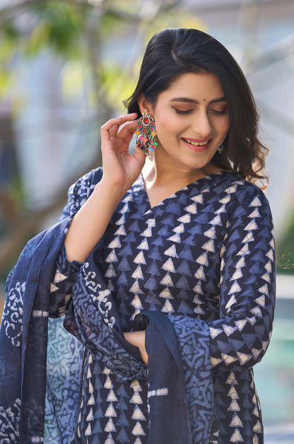 Women Light Sky Printed Pure Cotton Kurta And Pant Set