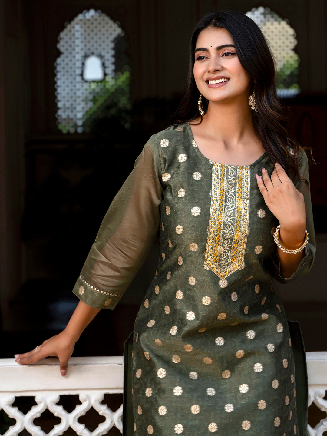 Dhiyona VV Women's Embroidered Silk Blend Straight Kurta