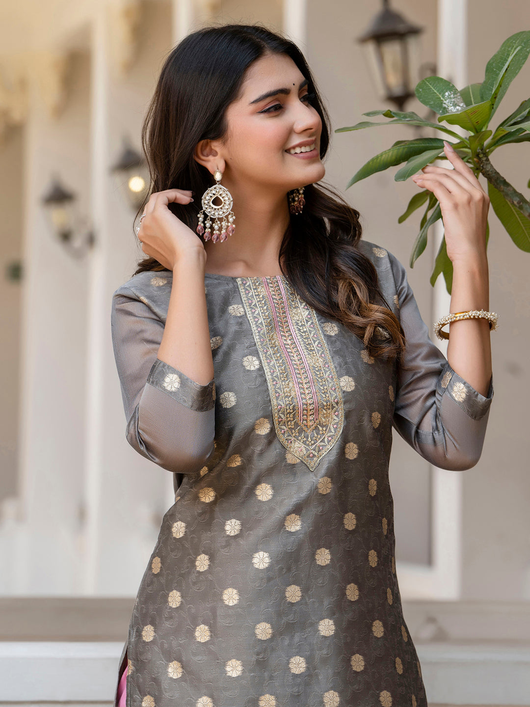 Dhiyona VV Women's Embroidered Silk Blend Straight Kurta