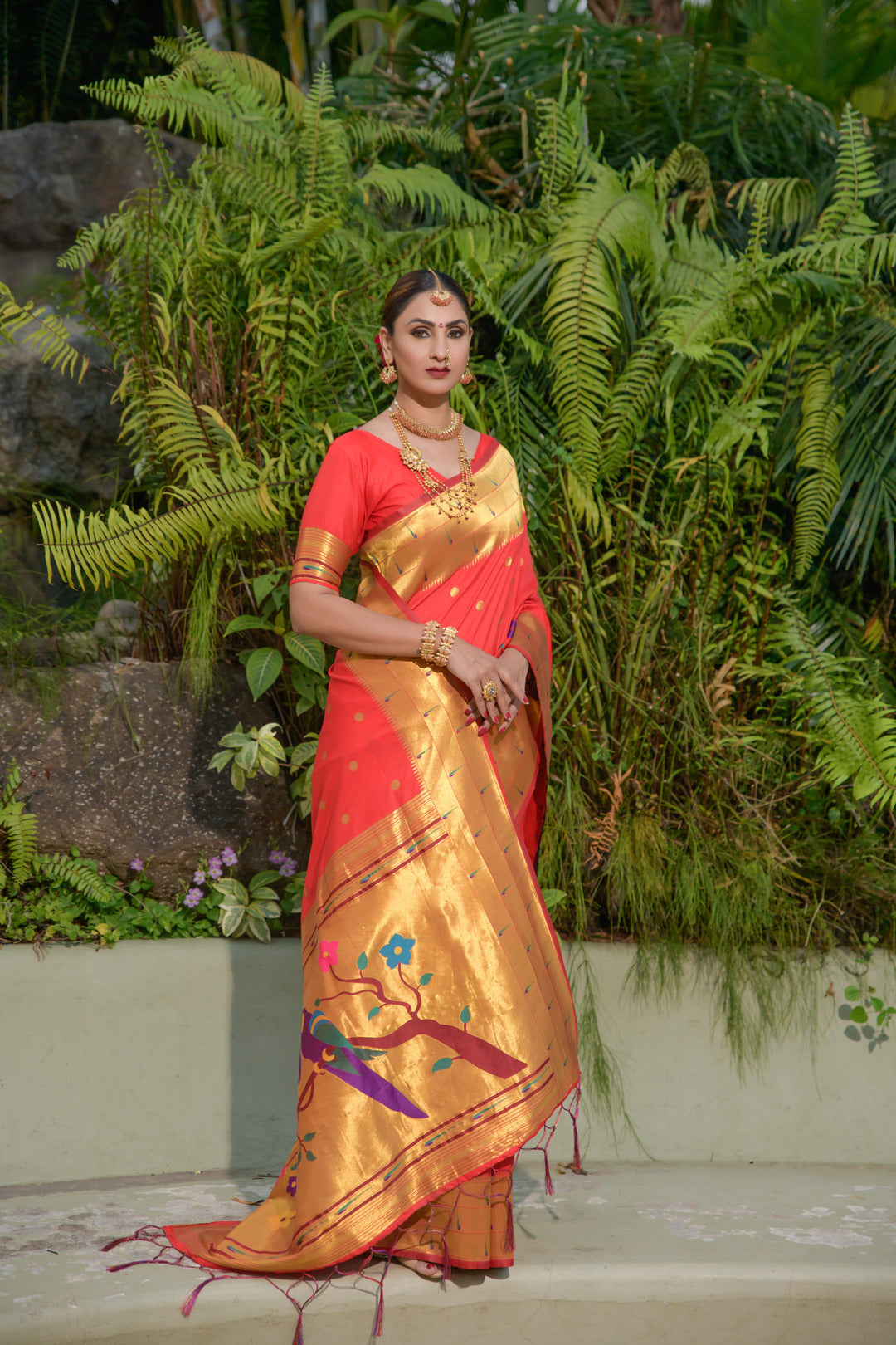 Dhiyona GR Women's Muniya Red Zari Paithani Silk Saree