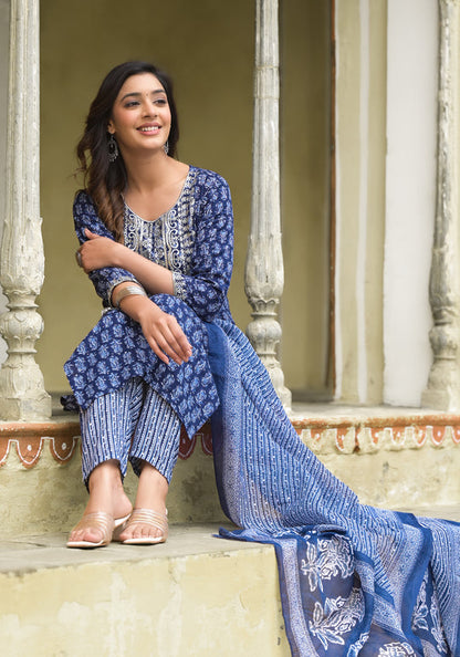 Women White Printed Viscose Rayon Kurta And Pant Set