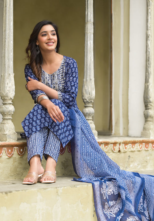 Women White Printed Viscose Rayon Kurta And Pant Set