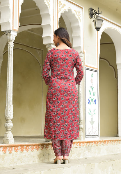 Women Maroon, Black, White Floral Print, Printed Viscose Rayon Kurta, Pant And Dupatta Set