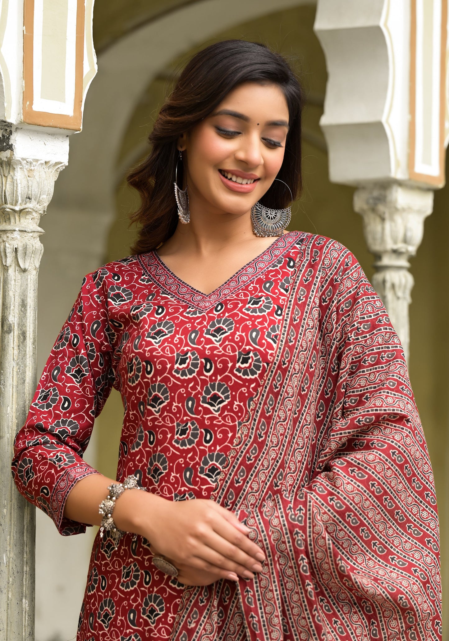Women Maroon, Black, White Floral Print, Printed Viscose Rayon Kurta, Pant And Dupatta Set