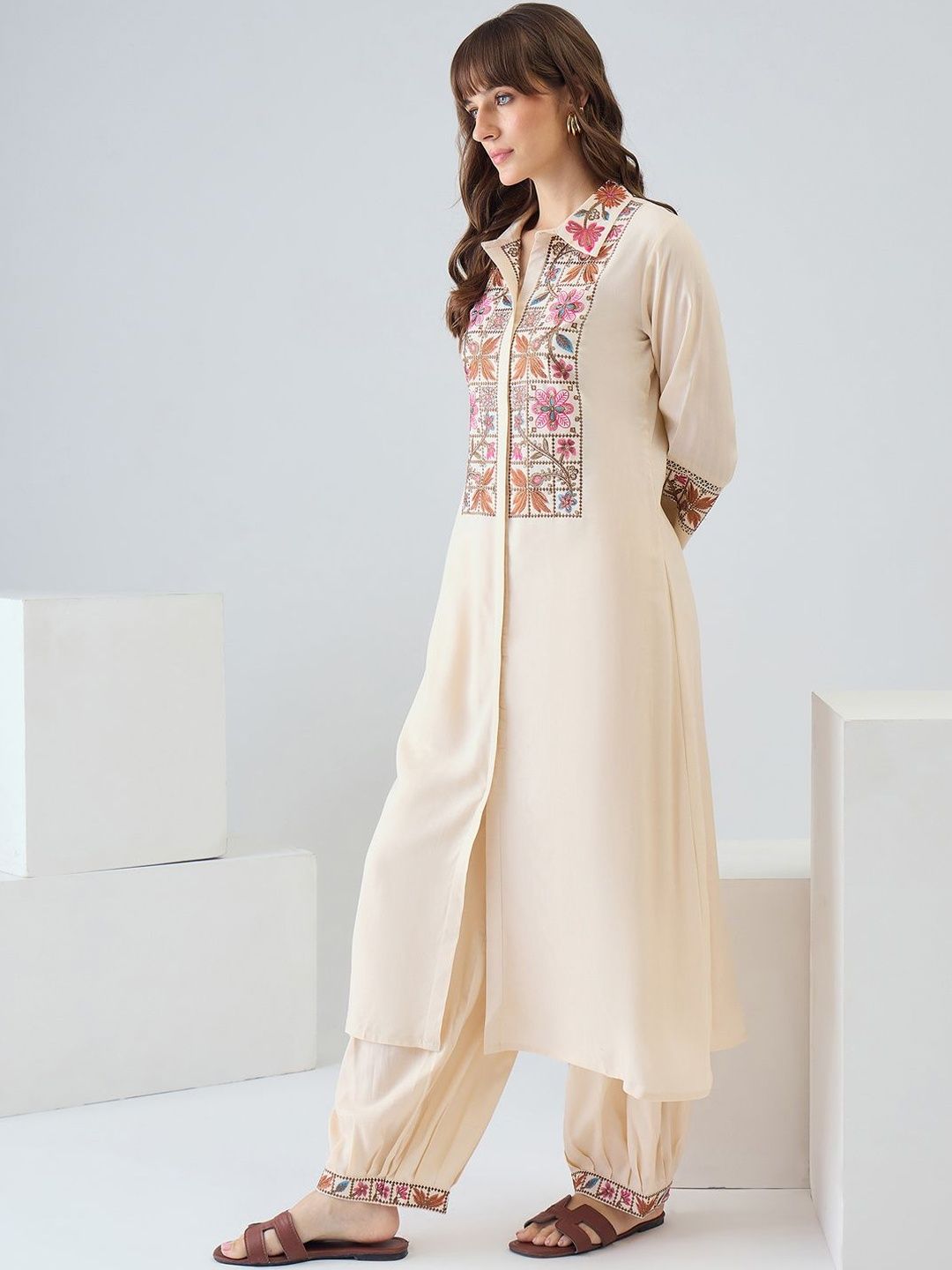 Dhiyona IE Women Floral Embroidered Regular Thread Work Kurta with Patiala