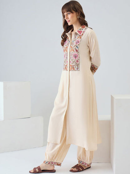 Women Floral Embroidered Regular Thread Work Kurta with Patiala