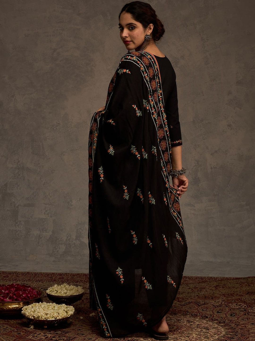 Women Embroidered Thread Work Pure Cotton Kurta with Trousers & Dupatta