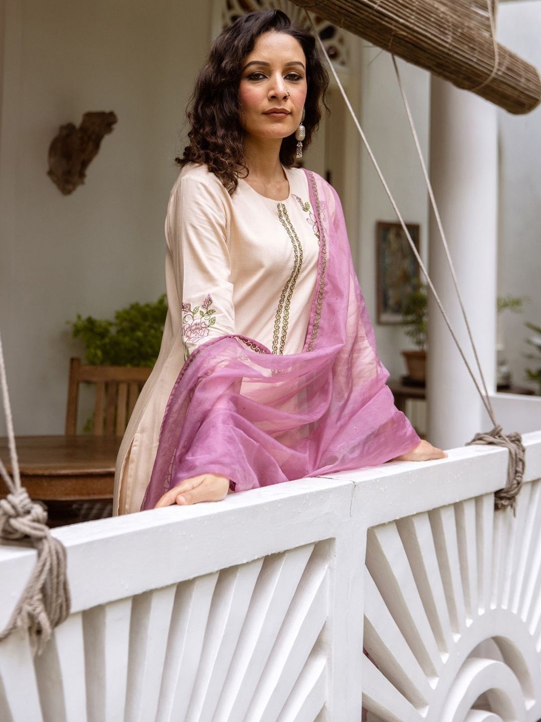 Women Floral Embroidered Regular Thread Work Kurta with Palazzos & With Dupatta