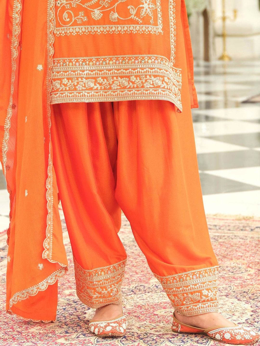 Ethnic Motifs Embroidered Round Neck Thread Work Kurta With Patiala & Dupatta