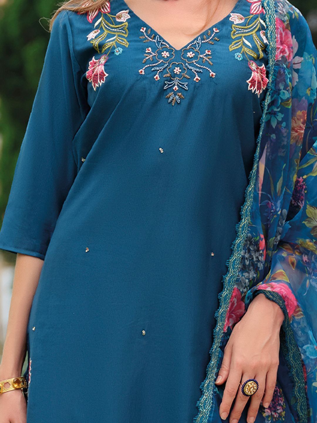 Women Floral Embroidered Kurta with Trousers & Dupatta