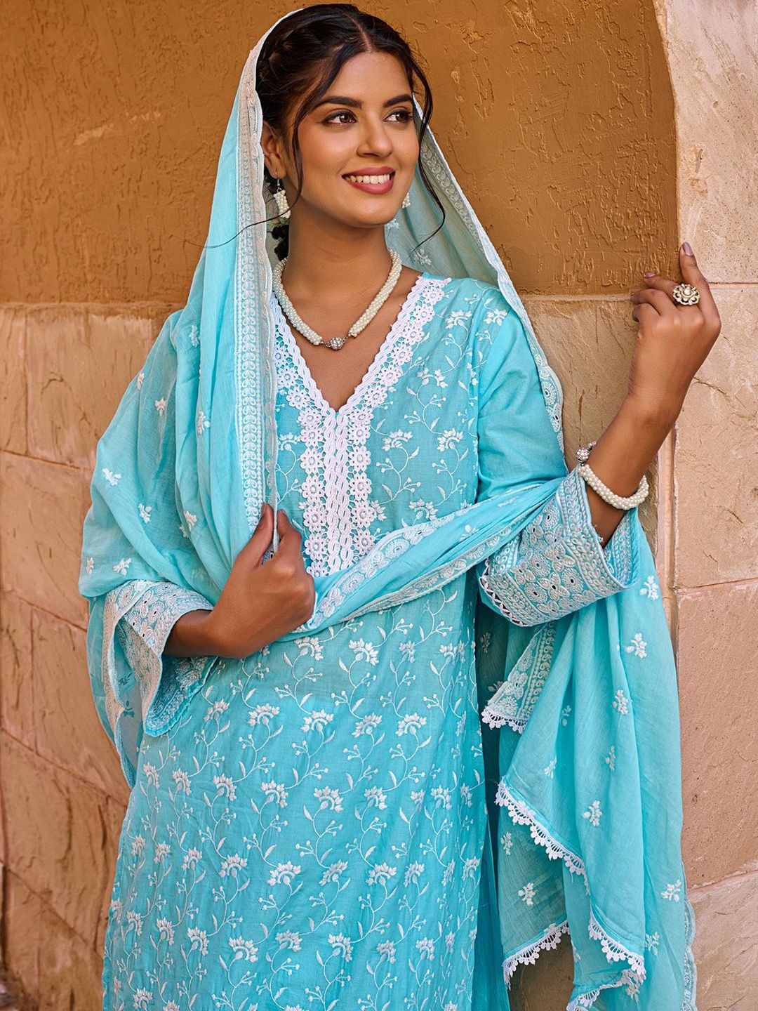 Women Ethnic Motifs Embroidered Regular Thread Work Pure Cotton Kurta with Trousers & With Dupatta