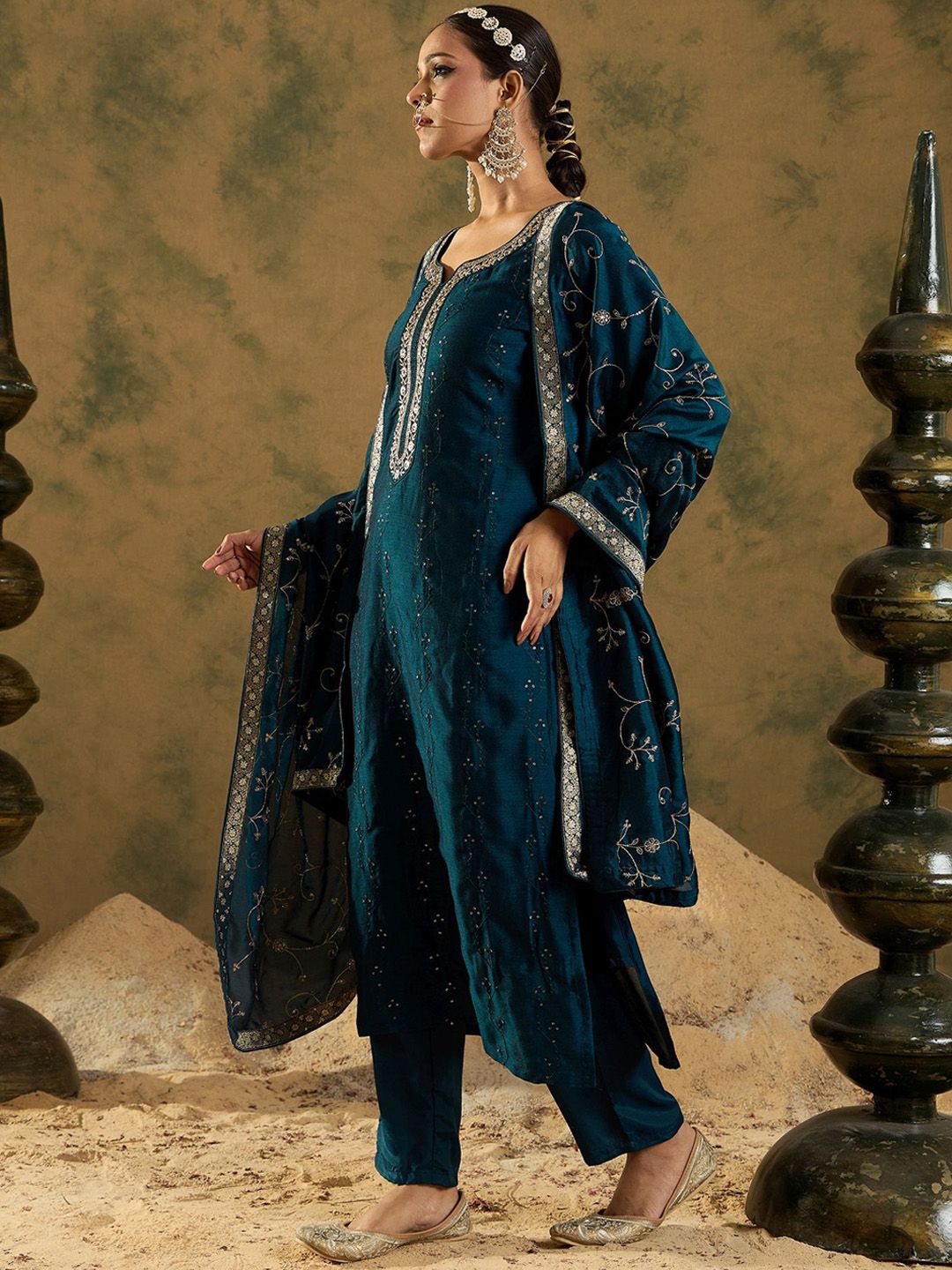 Dhiyona IE Women Floral Embroidered Regular Kurta with Trousers & With Dupatta