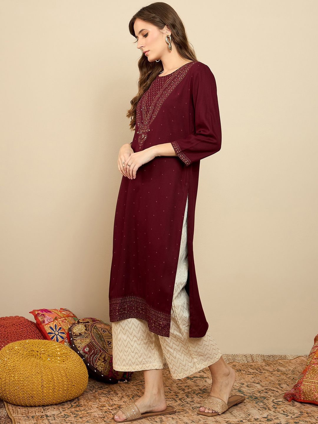 Dhiyona IE Floral Printed Round Neck Sequinned Straight Kurta