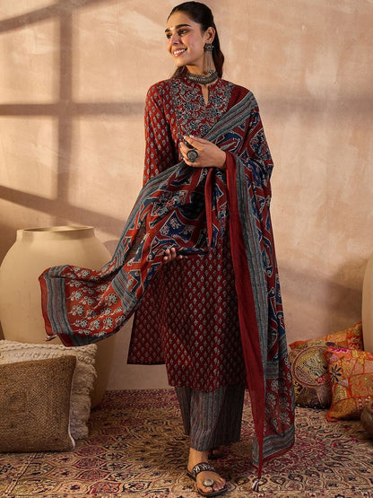 Women Floral Printed Cotton Kurta with Trousers & Dupatta