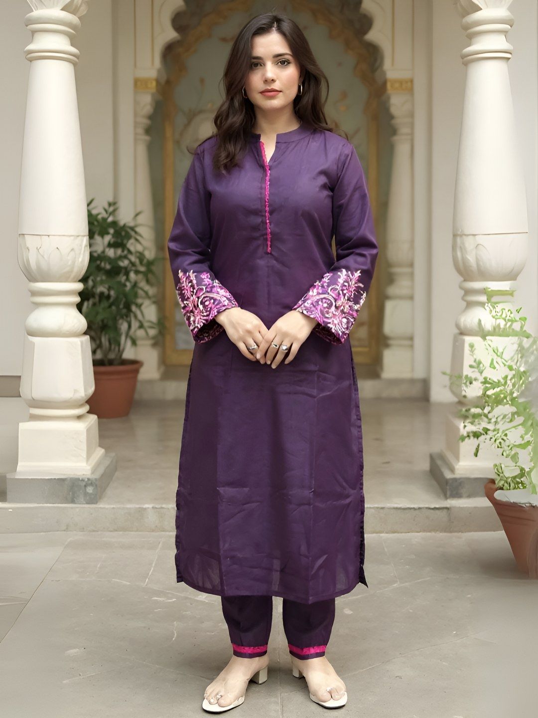 Dhiyona IE Women's Women Ethnic Motifs Embroidered Thread Work Kurta with Trousers