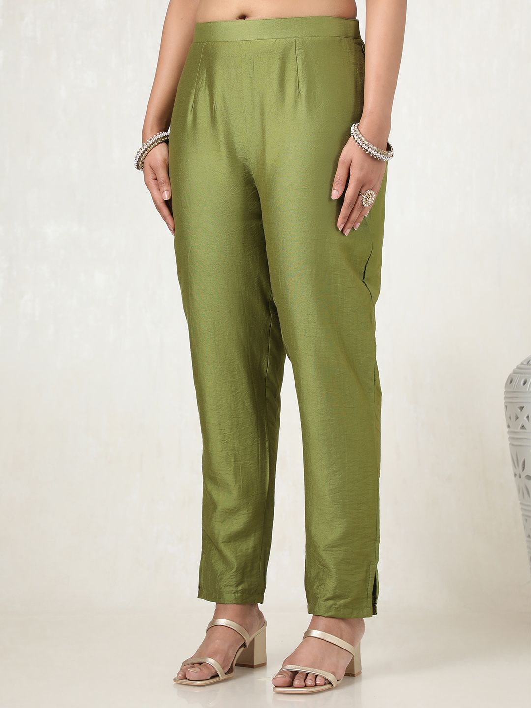 Dhiyona SO Women's Women Regular Sequinned Kurta with Trousers & With Dupatta