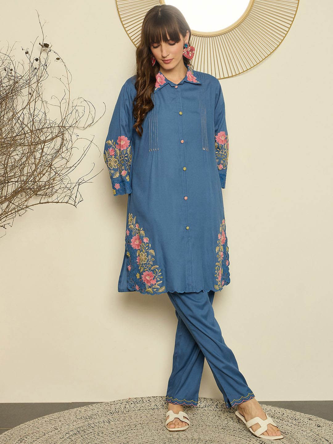 Women Floral Embroidered Thread Work Kurta with Trousers