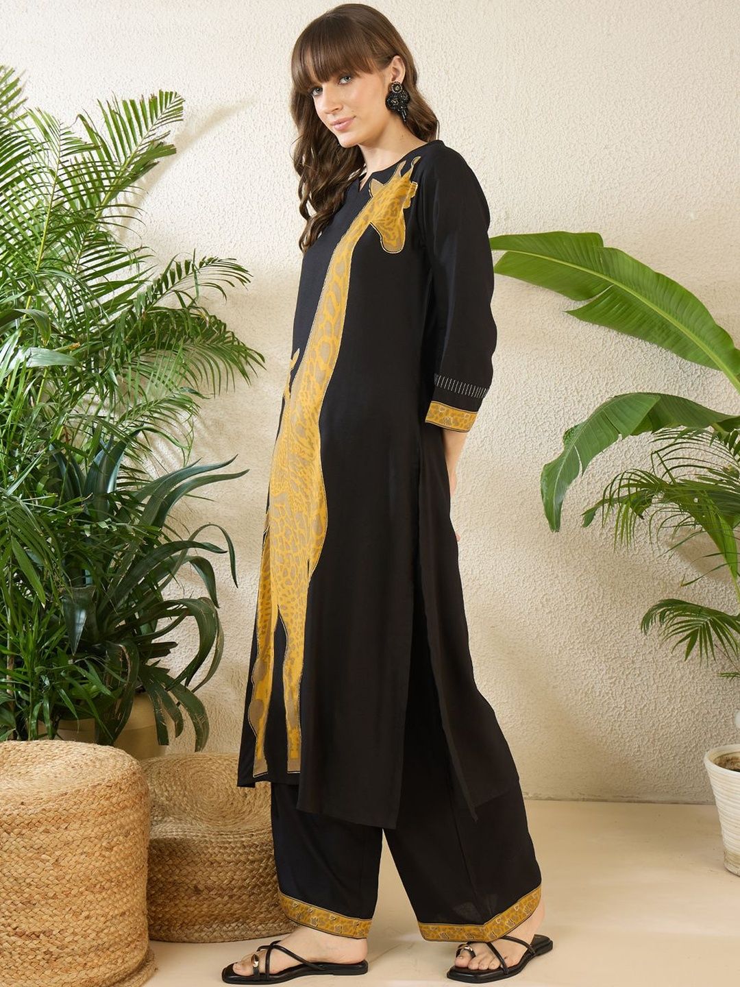 Dhiyona IE Printed V-Neck Three-Quarter Sleeves Tunic And Trousers
