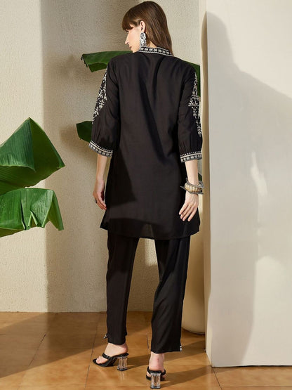 Women Ethnic Motifs Embroidered Regular Thread Work Kurta with Trousers