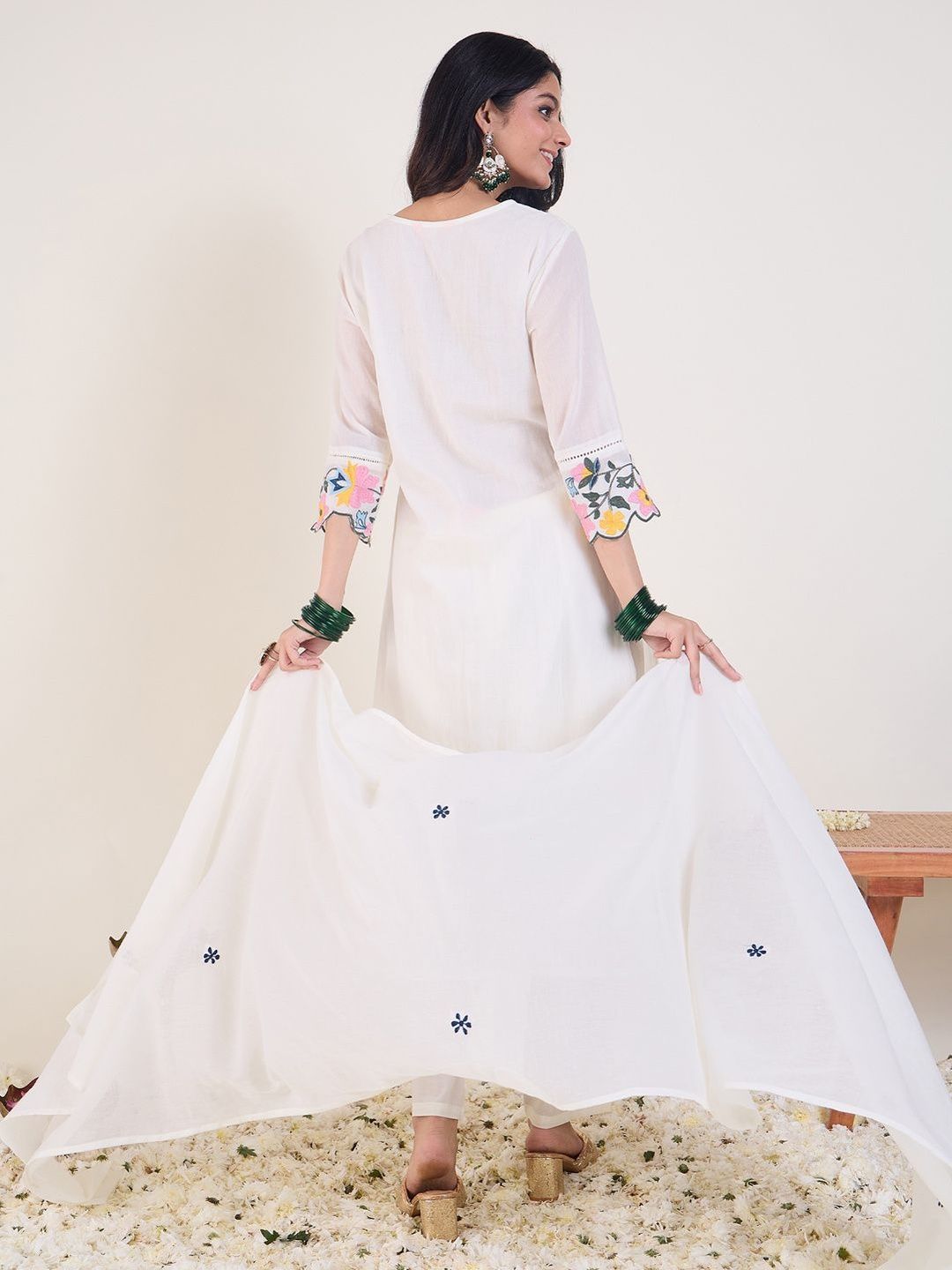 Floral Embroidered V-Neck Thread Work Pure Cotton Kurta & Trousers With Dupatta
