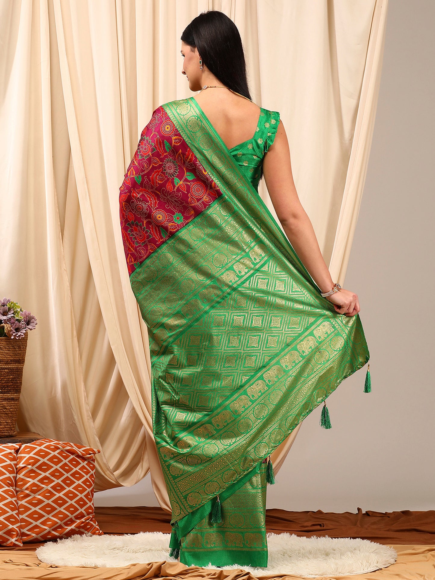 Women's Cotton Blend Magenta Printed Designer Saree With Blouse Piece