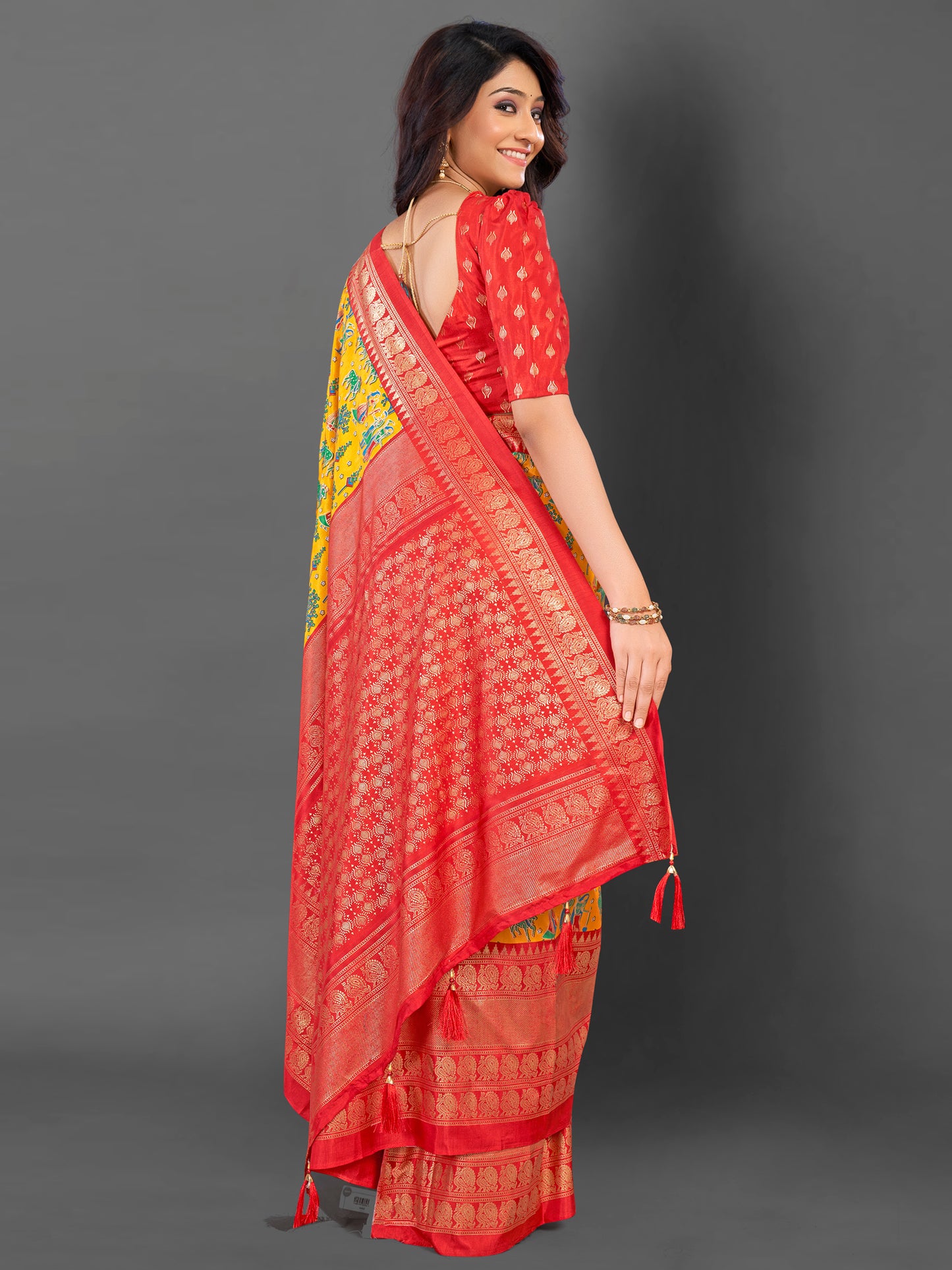 Women's Cotton Blend Yellow Printed Designer Saree With Blouse Piece