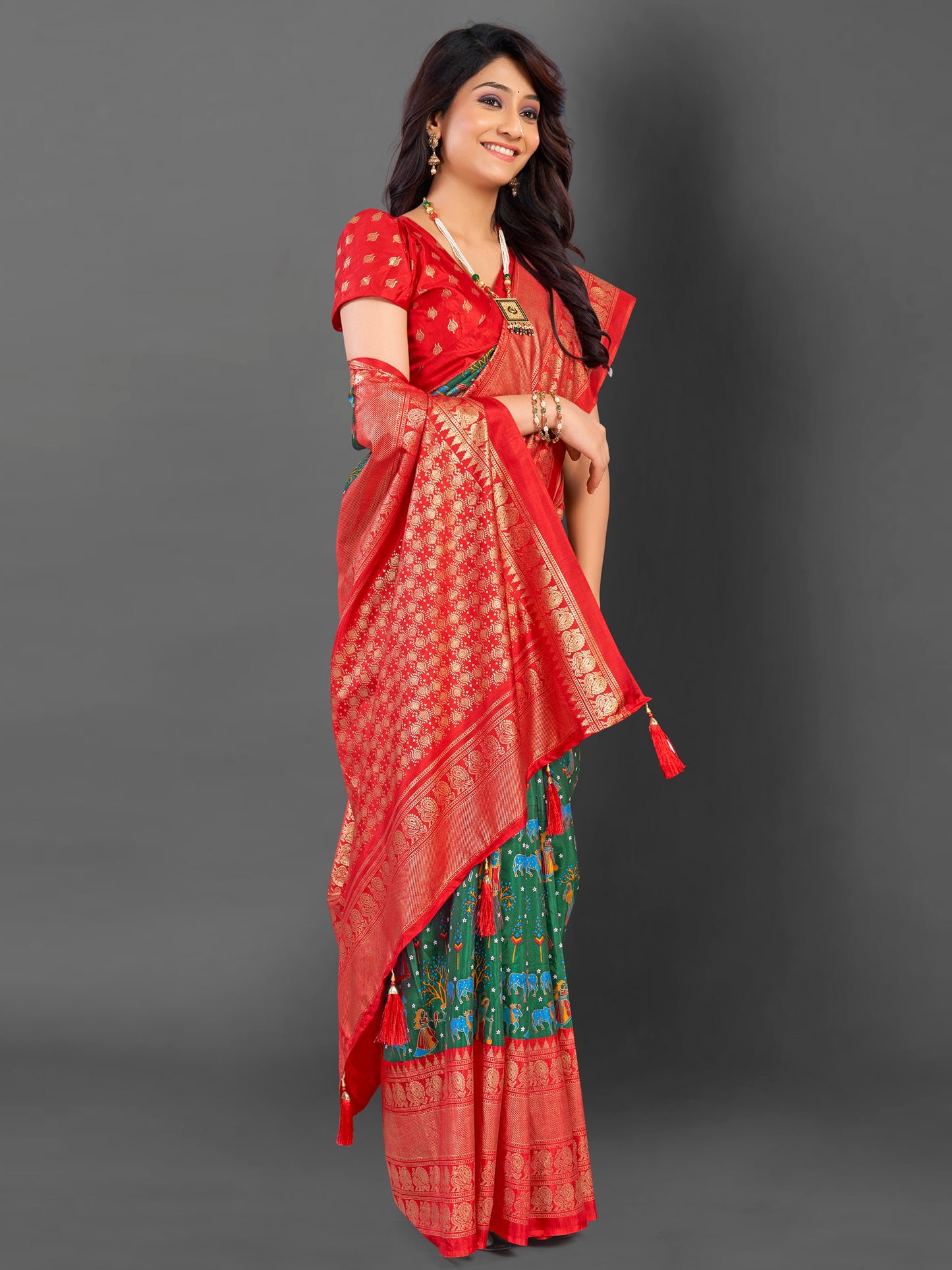 Women's Cotton Blend Green Printed Designer Saree With Blouse Piece