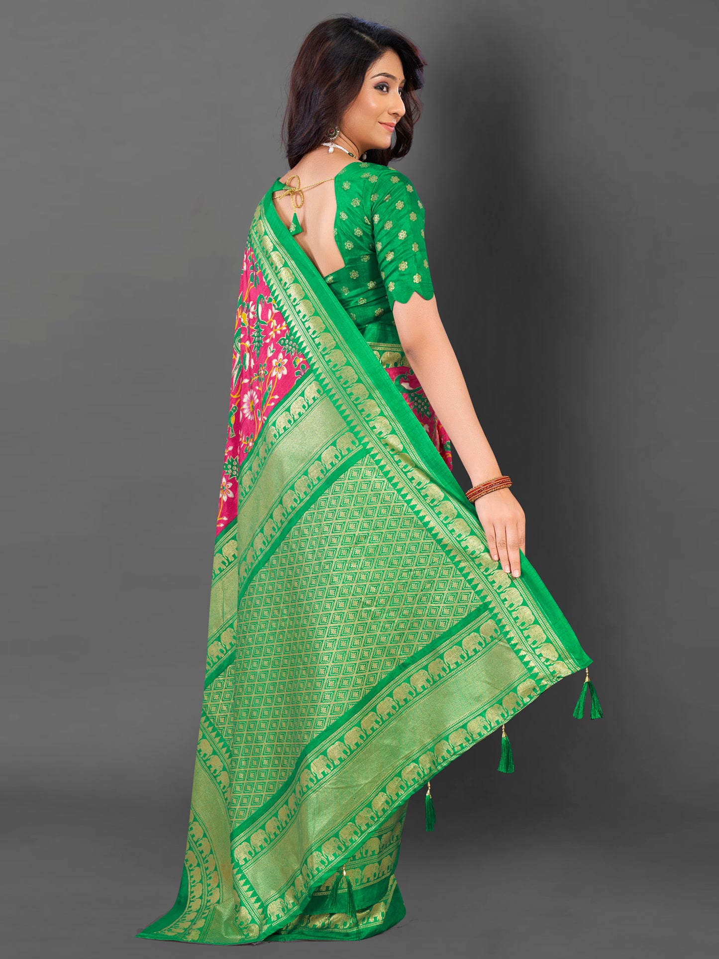 Women's Cotton Blend Pink Printed Designer Saree With Blouse Piece