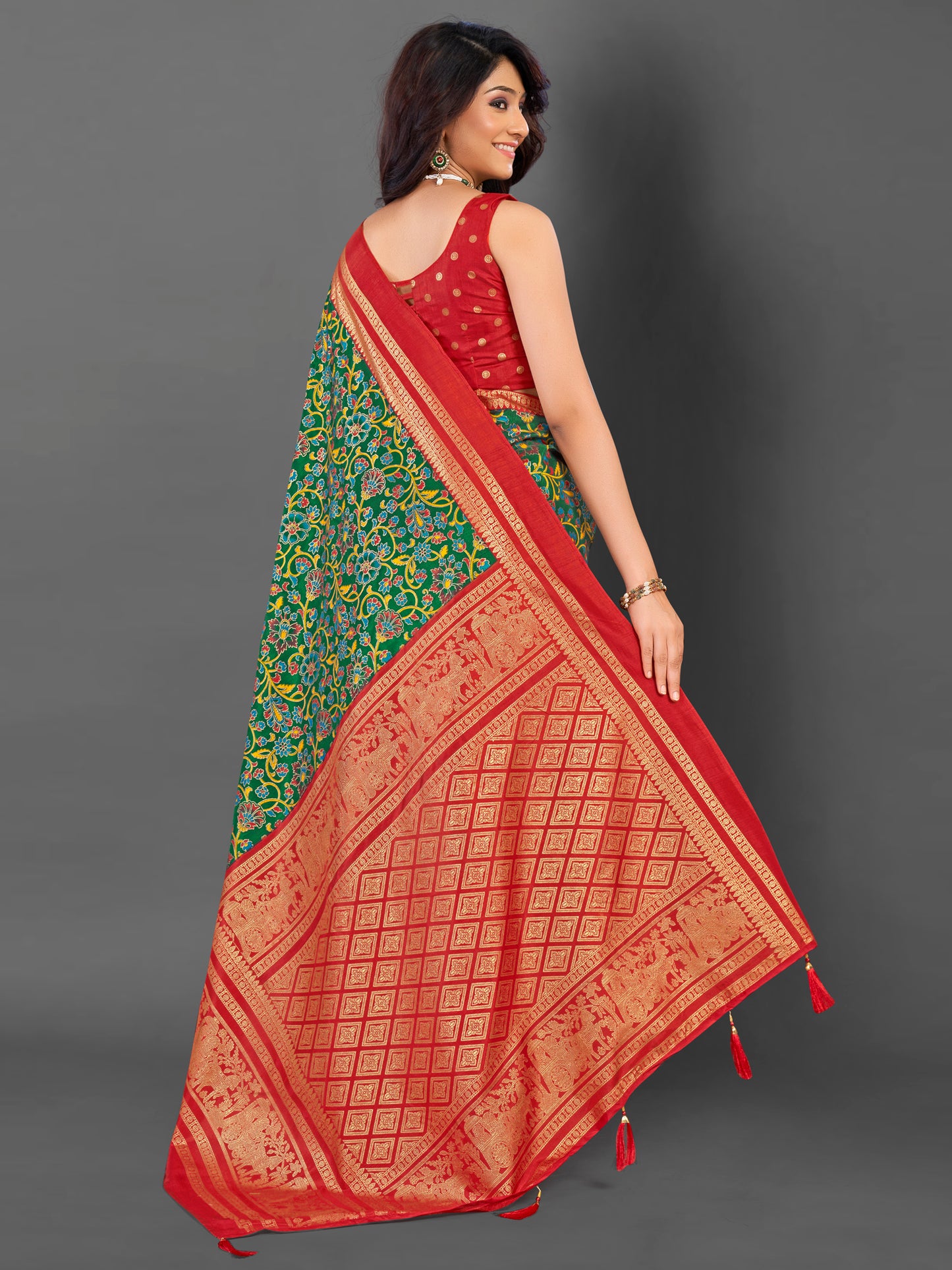 Women's Cotton Blend Green Printed Designer Saree With Blouse Piece