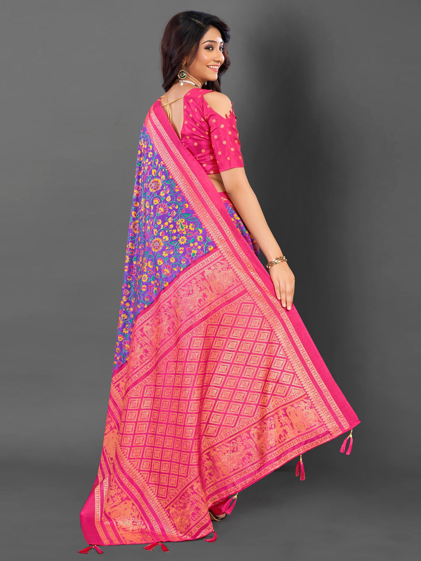 Women's Cotton Blend Lavendar Printed Designer Saree With Blouse Piece