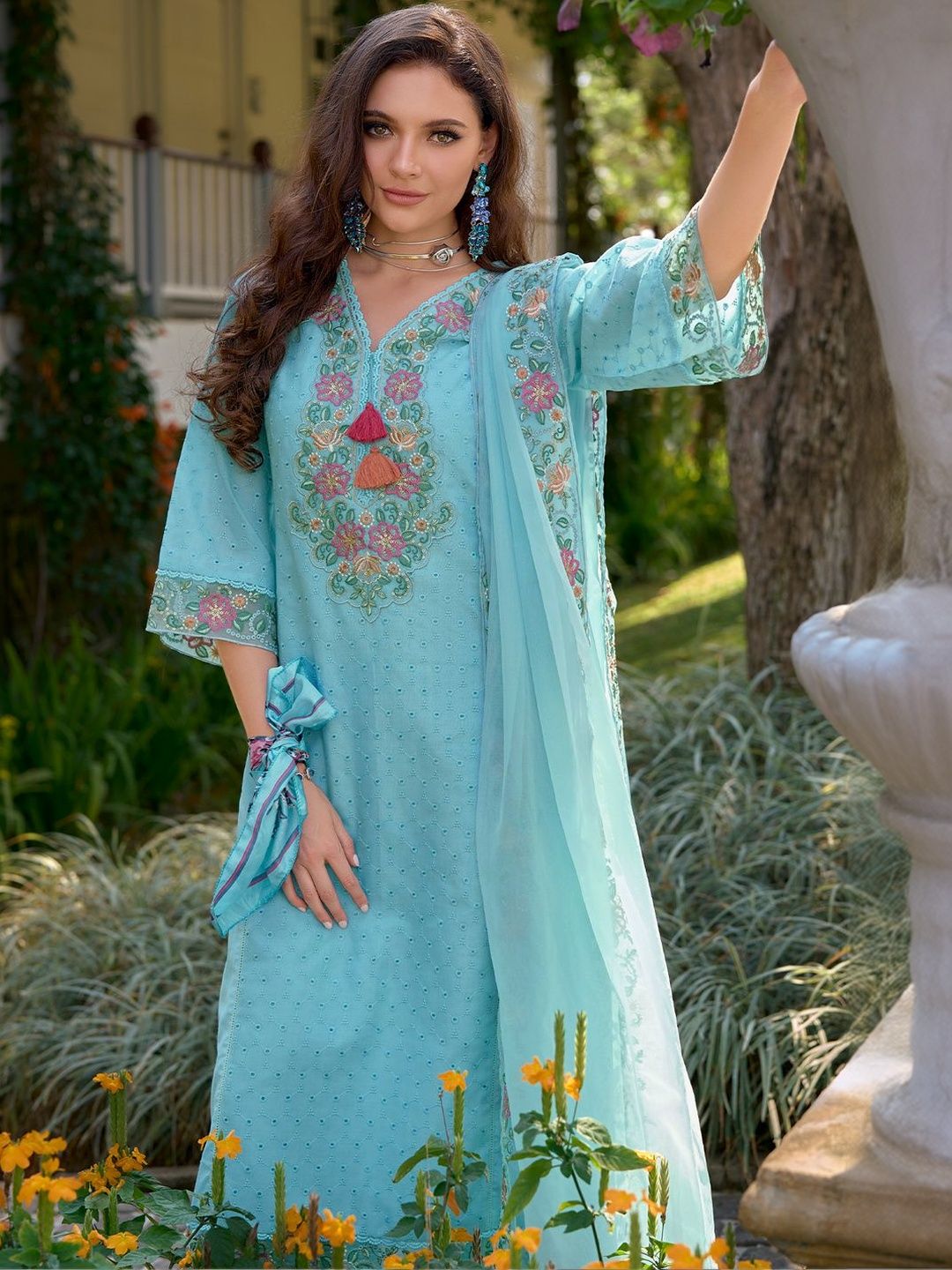Women Floral Embroidered Regular Thread Work Pure Cotton Kurta with Trousers & With Dupatta