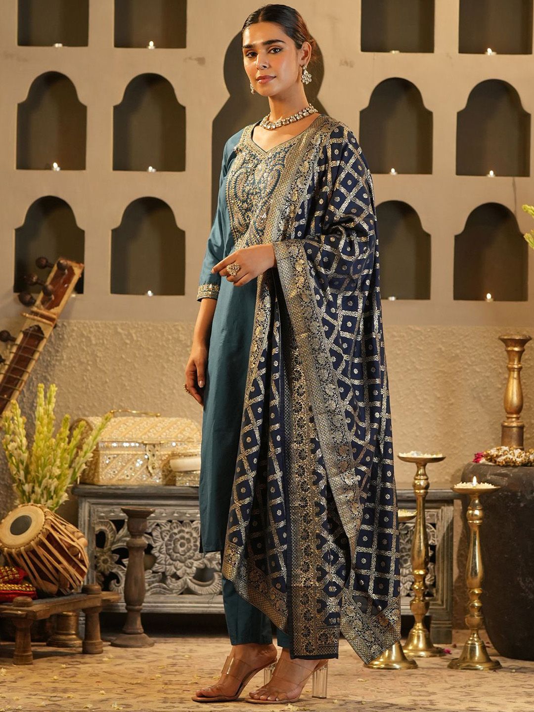 Paisley Yoke Design Sweetheart Neck Zari Straight Kurta & Trousers With Dupatta