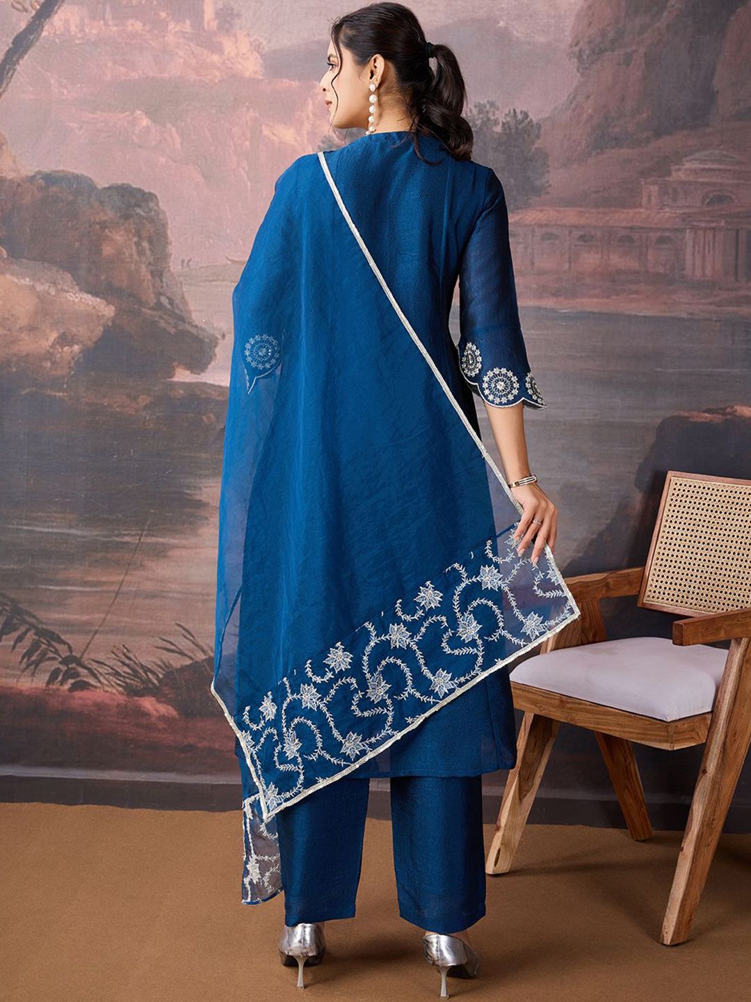 Dhiyona PD Women Embroidered Kurta & Trouser With Dupatta