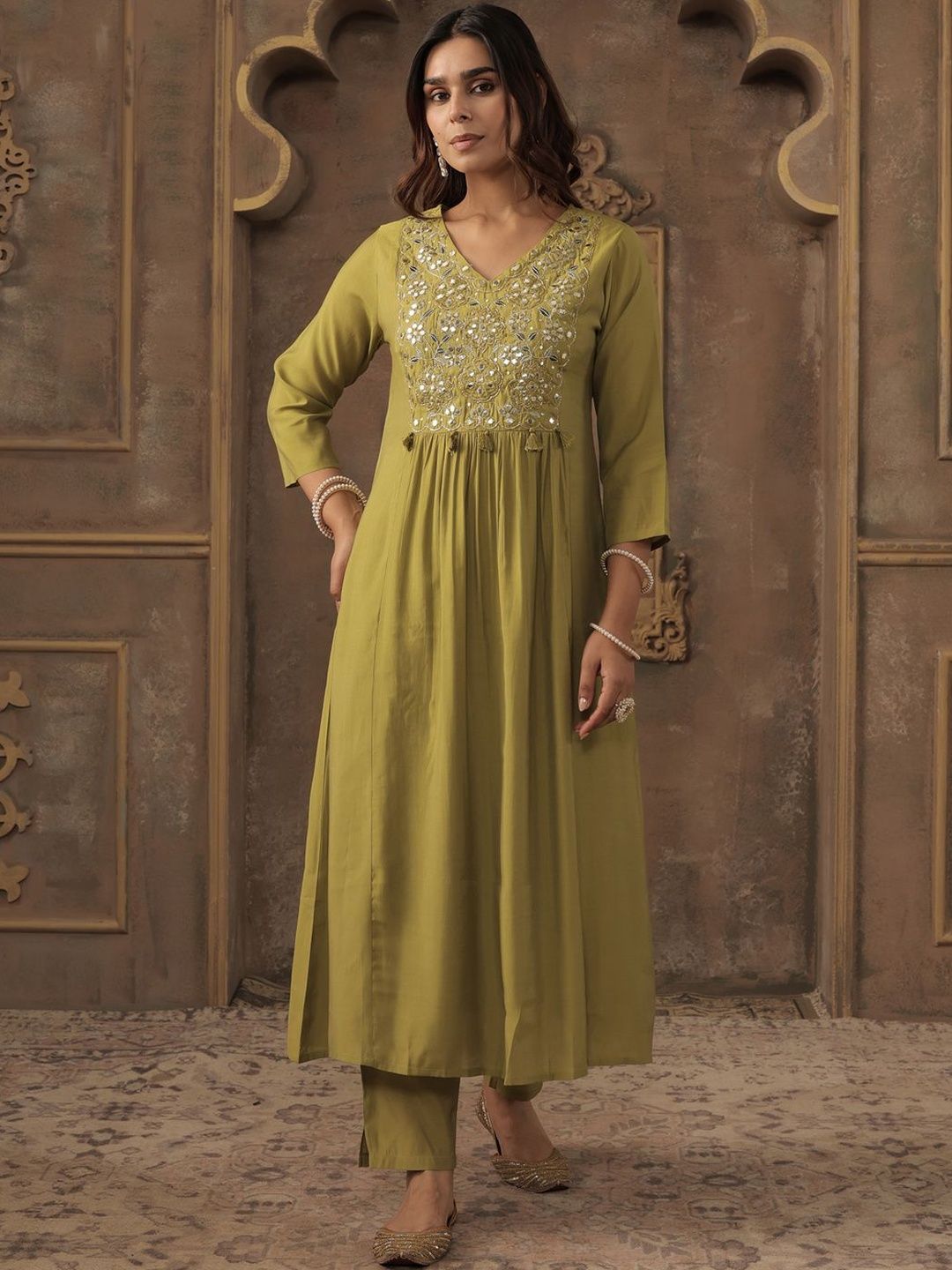 Women Ethnic Motifs Embroidered Pleated Mirror Work Kurta Set