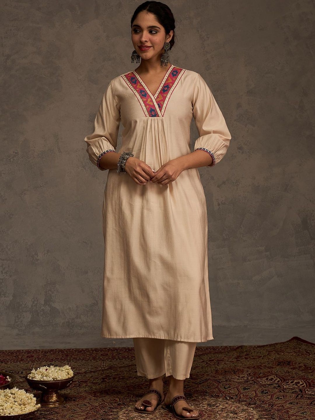 Women Ethnic Motifs Embroidered Regular Thread Work Liva Kurta with Trousers