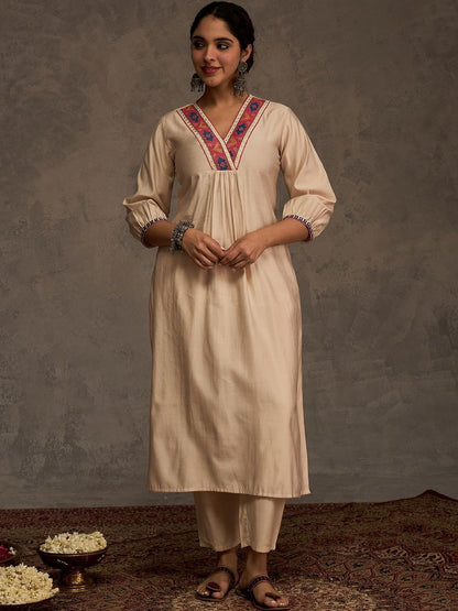 Women Ethnic Motifs Embroidered Regular Thread Work Liva Kurta with Trousers