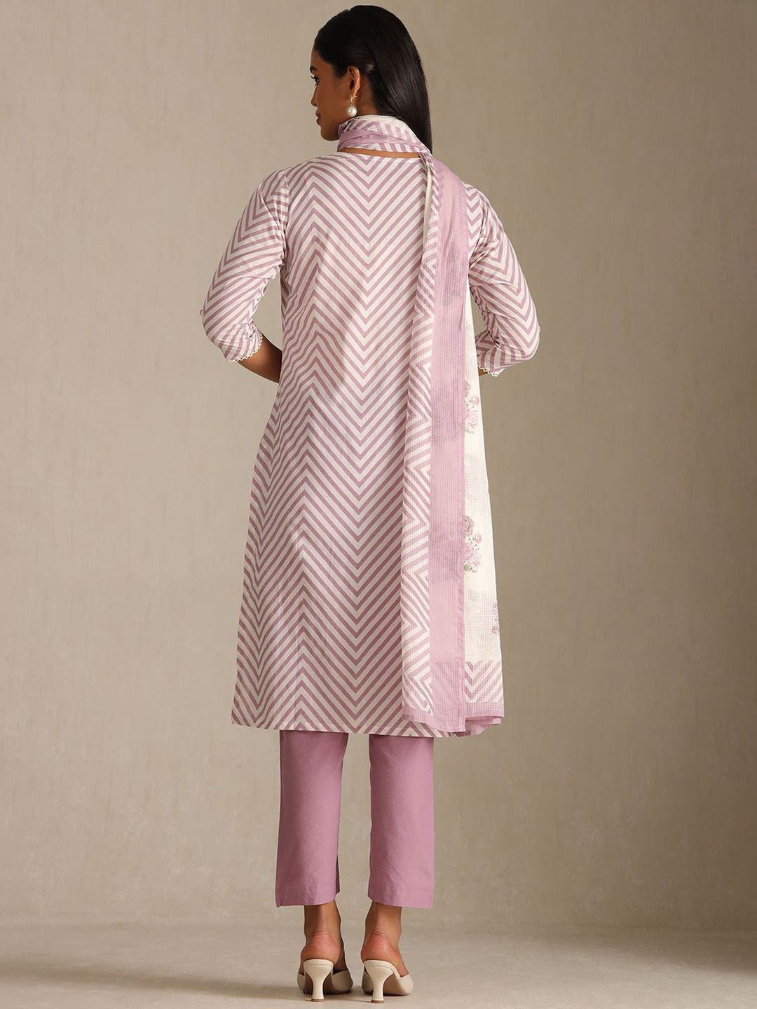 Dhiyona SO Women's Women Floral Embroidered Pure Cotton Kurta & Trousers With Floral Dupatta