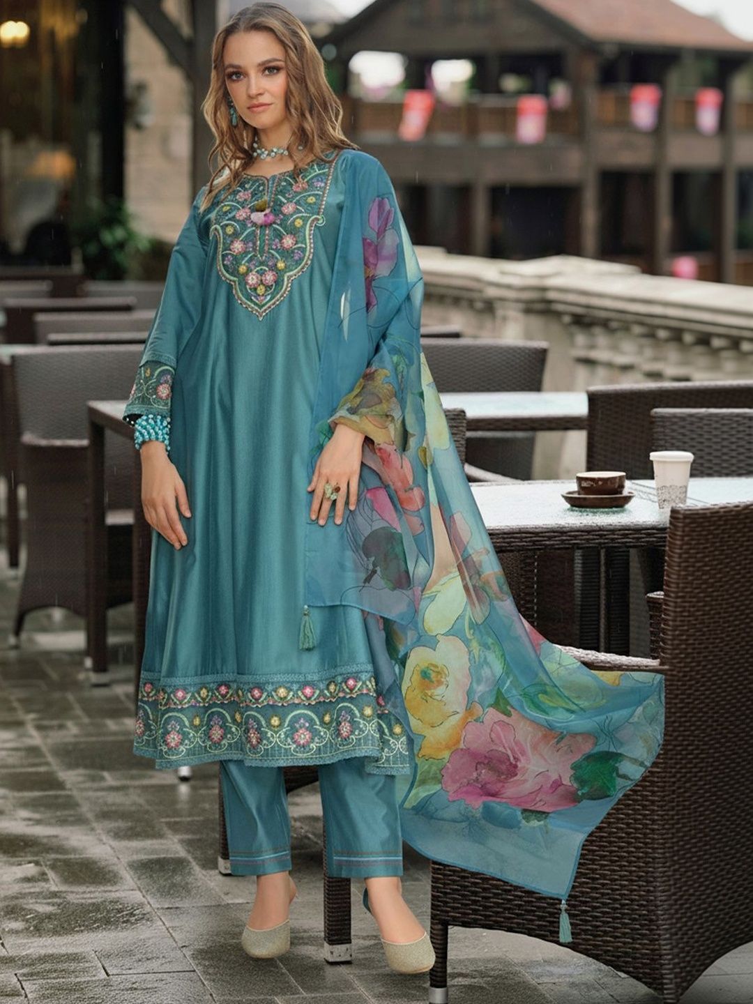 Dhiyona IE Women Floral Embroidered Regular Thread Work Liva Kurta with Trousers & With Dupatta