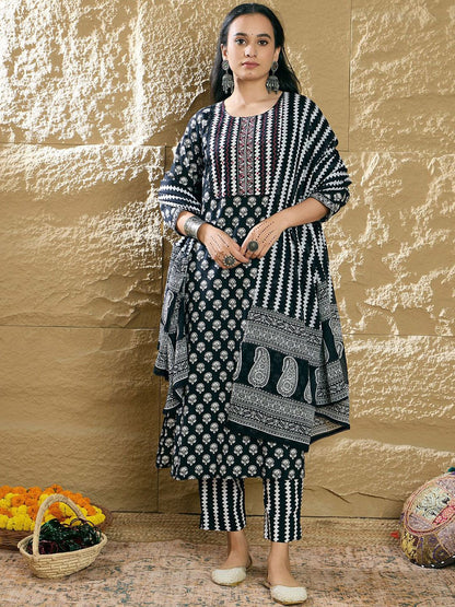 Dhiyona IE Women Ethnic Motifs Printed Thread Work Pure Cotton Kurta with Trousers & Dupatta