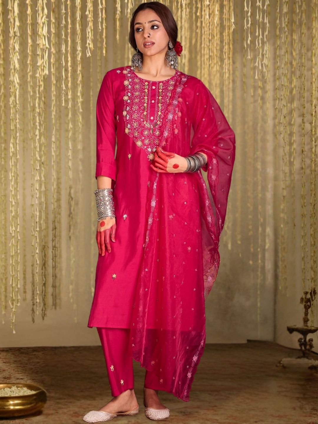 Dhiyona IE Women Ethnic Motifs Embroidered Regular Thread Work Kurta with Trousers & With Dupatta