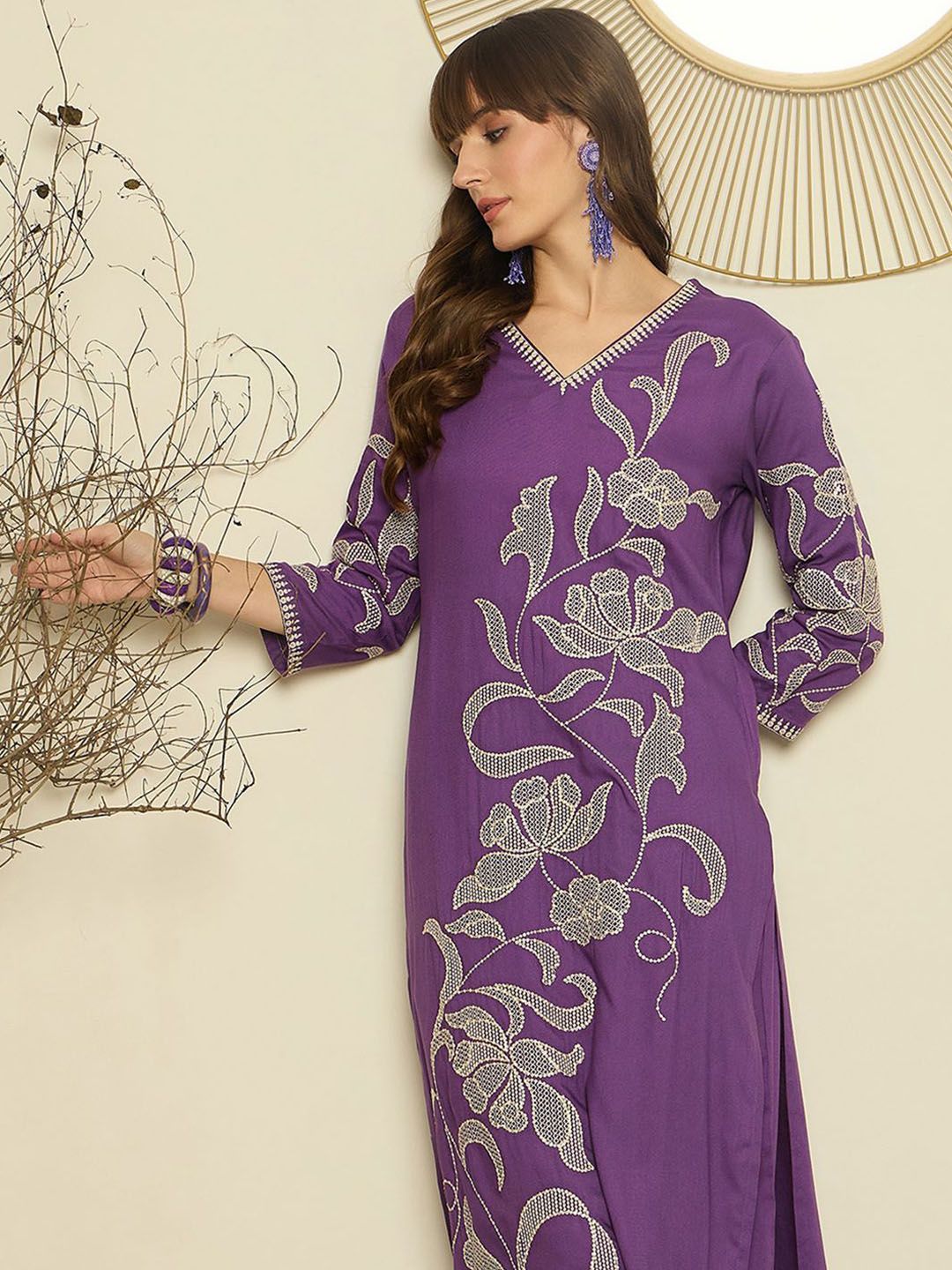 Women Ethnic Motifs Embroidered Regular Thread Work Kurta with Trouser