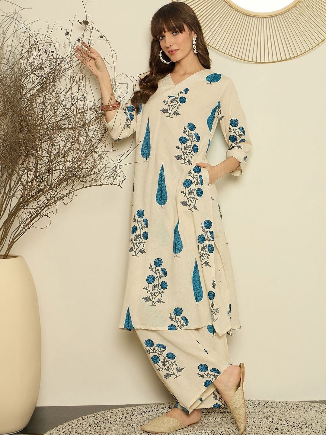 Women Floral Printed Regular Kurta with Trousers