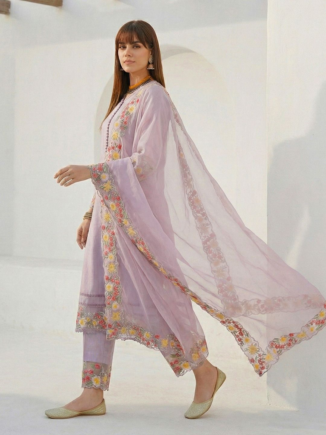 Dhiyona CH Women Floral Embroidered Regular Thread Work Kurta with Trousers & With Dupatta